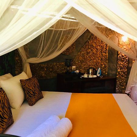 Atha Safari Resort & Riverside Camping 达瓦拉维 外观 照片